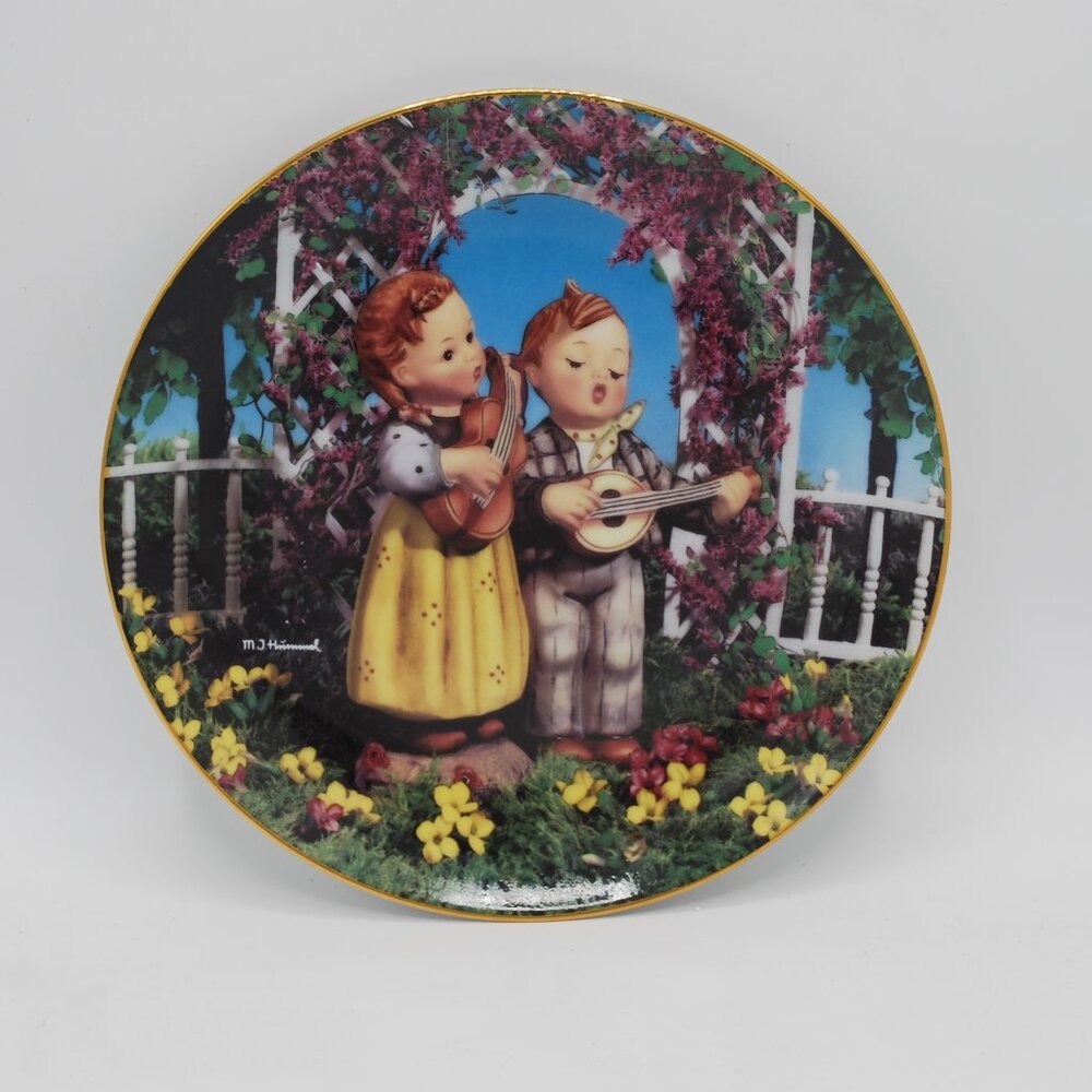 M.J. HUMMEL LITTLE COMPANIONS COLLECTOR PLATE